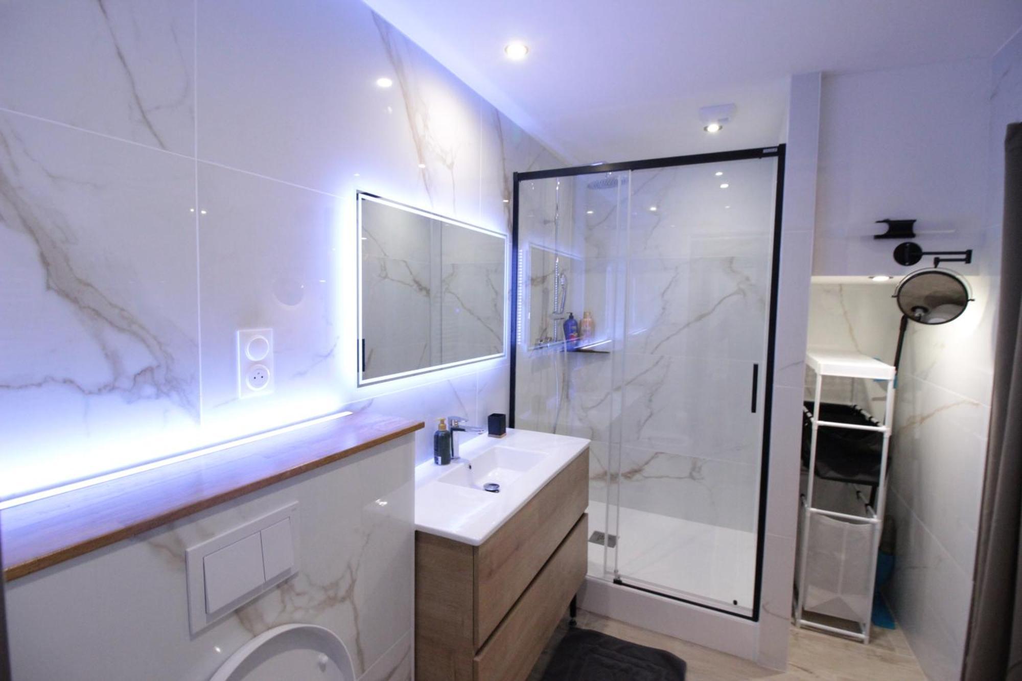 Luxury Studio, Rez De Chaussee, Parking Prive Video Surveillance, Canape Haute Qualite Convertible Couchage 2 Personnes, Centre Ville Proche, Restaurant, Boulangerie 2 Minutes A Pied, Terrasse - 800Metre Carre De Terrain - Gere Par Presta-Zen'Service Verdun-sur-Meuse Екстериор снимка