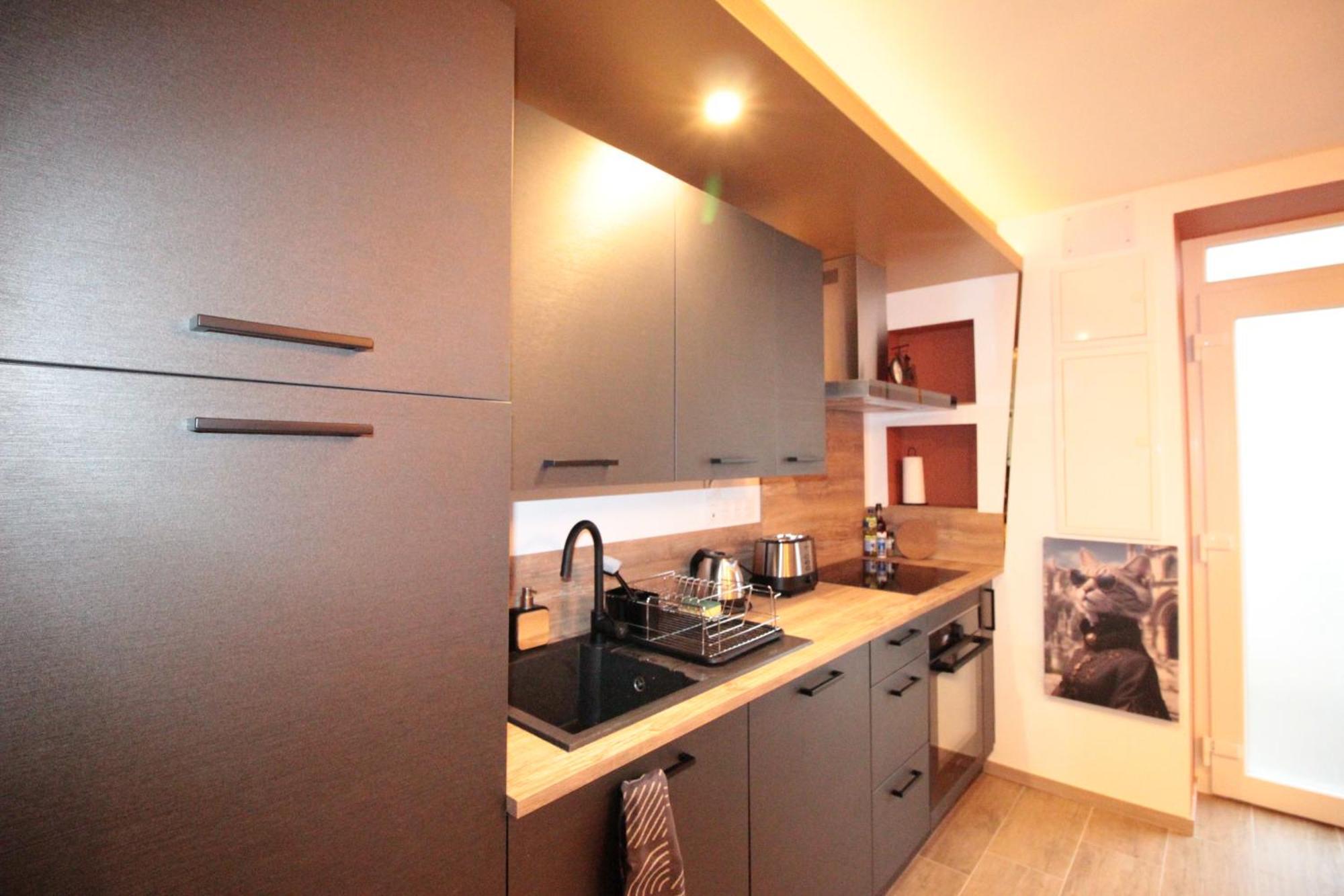 Luxury Studio, Rez De Chaussee, Parking Prive Video Surveillance, Canape Haute Qualite Convertible Couchage 2 Personnes, Centre Ville Proche, Restaurant, Boulangerie 2 Minutes A Pied, Terrasse - 800Metre Carre De Terrain - Gere Par Presta-Zen'Service Verdun-sur-Meuse Екстериор снимка