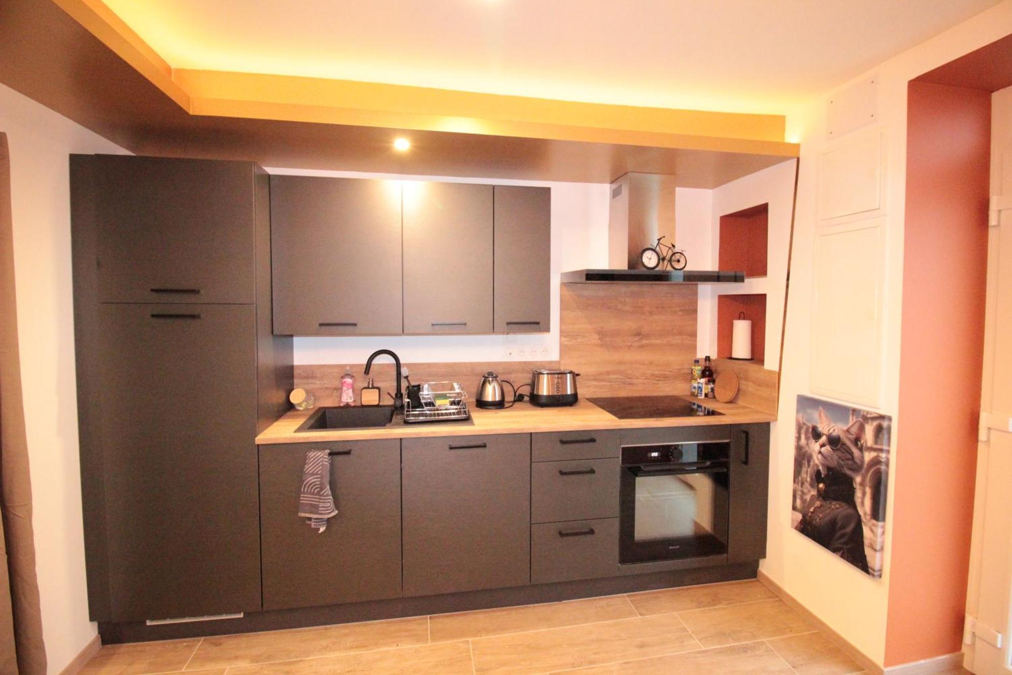 Luxury Studio, Rez De Chaussee, Parking Prive Video Surveillance, Canape Haute Qualite Convertible Couchage 2 Personnes, Centre Ville Proche, Restaurant, Boulangerie 2 Minutes A Pied, Terrasse - 800Metre Carre De Terrain - Gere Par Presta-Zen'Service Verdun-sur-Meuse Екстериор снимка
