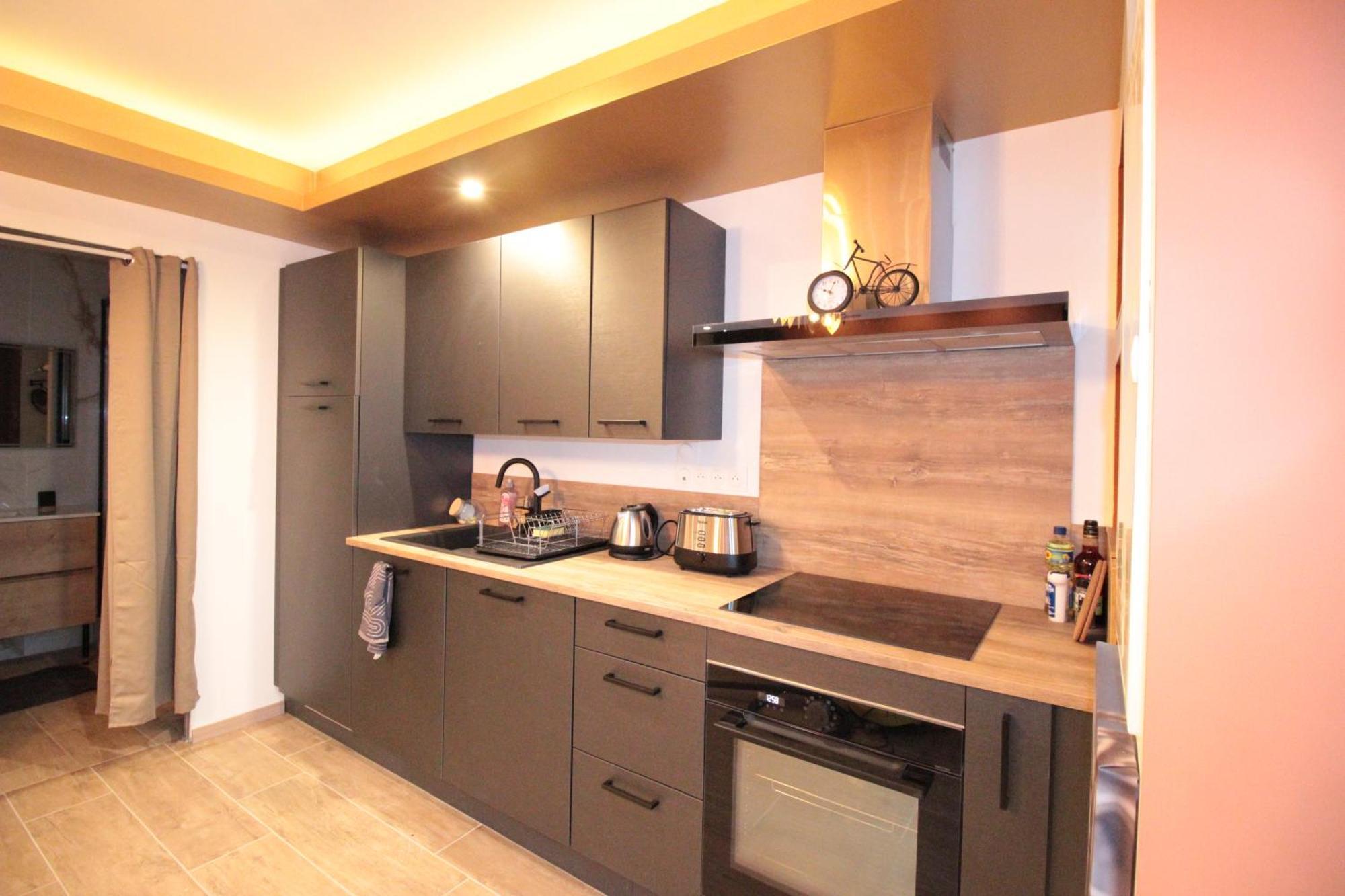 Luxury Studio, Rez De Chaussee, Parking Prive Video Surveillance, Canape Haute Qualite Convertible Couchage 2 Personnes, Centre Ville Proche, Restaurant, Boulangerie 2 Minutes A Pied, Terrasse - 800Metre Carre De Terrain - Gere Par Presta-Zen'Service Verdun-sur-Meuse Екстериор снимка